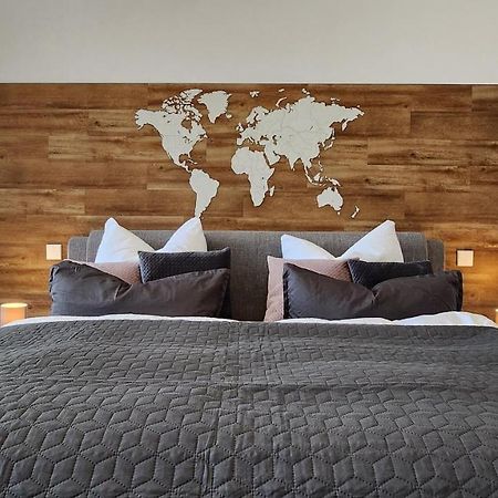 Das Ferienapartment Alexandrine Direkt Am Pfaffenteich Mit Eigenem Parkplatz Шверин Екстериор снимка