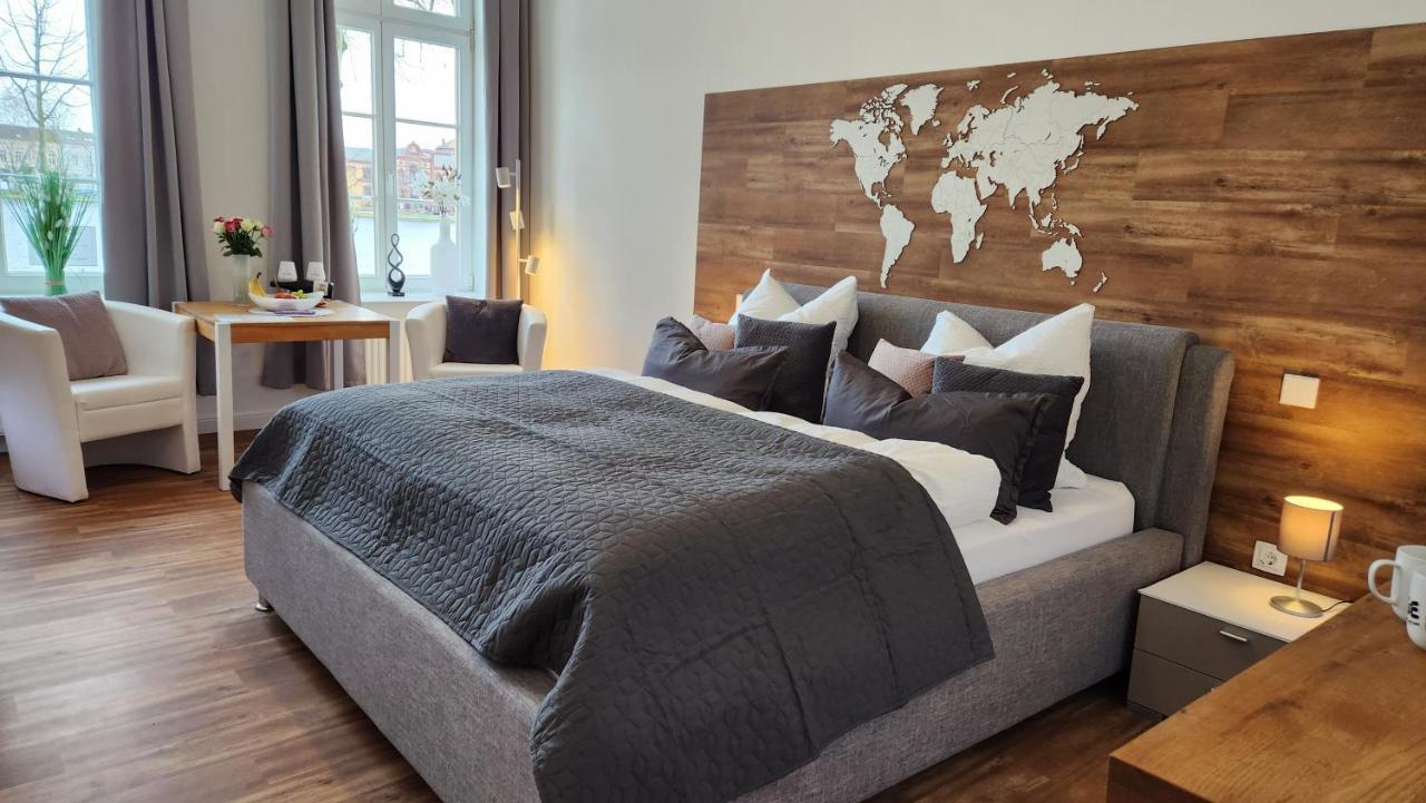 Das Ferienapartment Alexandrine Direkt Am Pfaffenteich Mit Eigenem Parkplatz Шверин Екстериор снимка