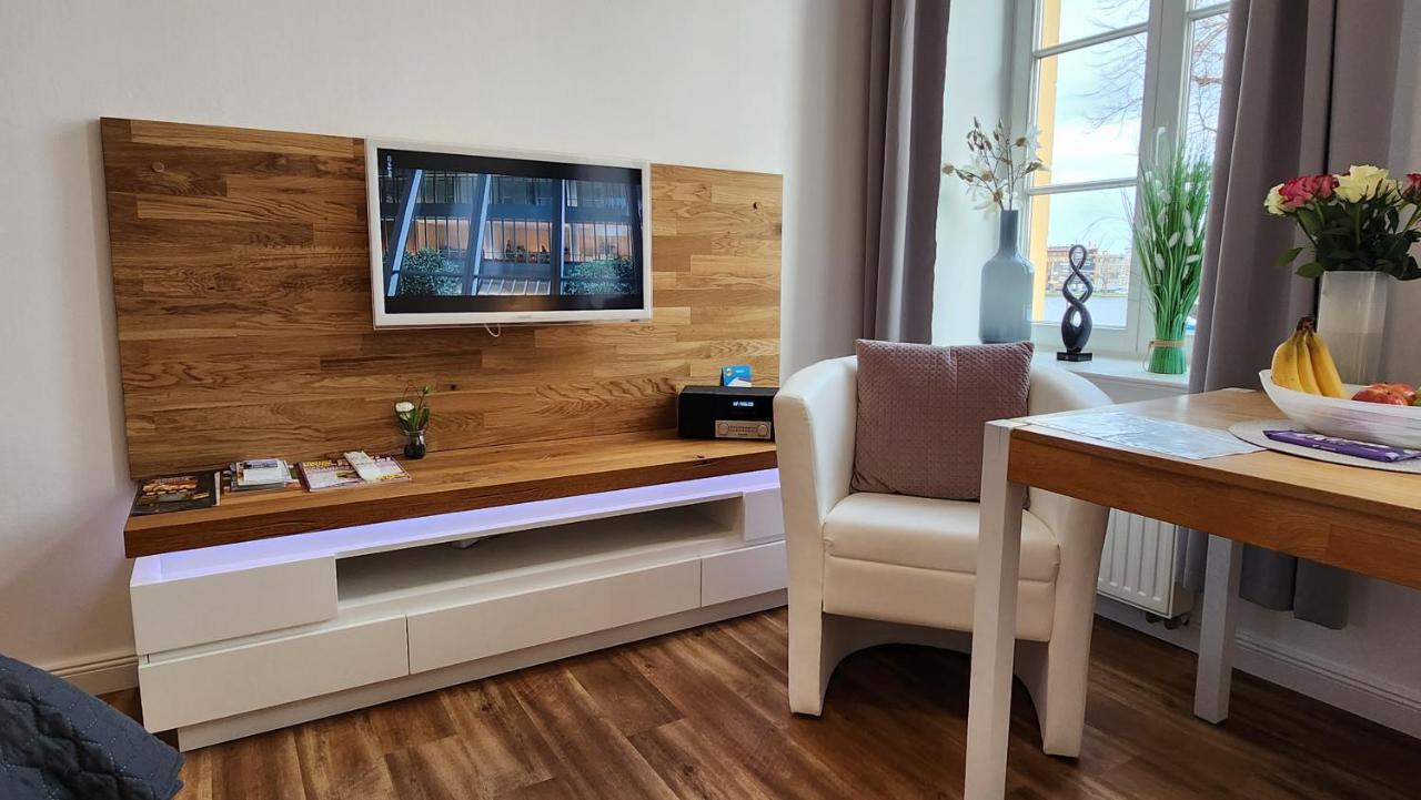 Das Ferienapartment Alexandrine Direkt Am Pfaffenteich Mit Eigenem Parkplatz Шверин Екстериор снимка