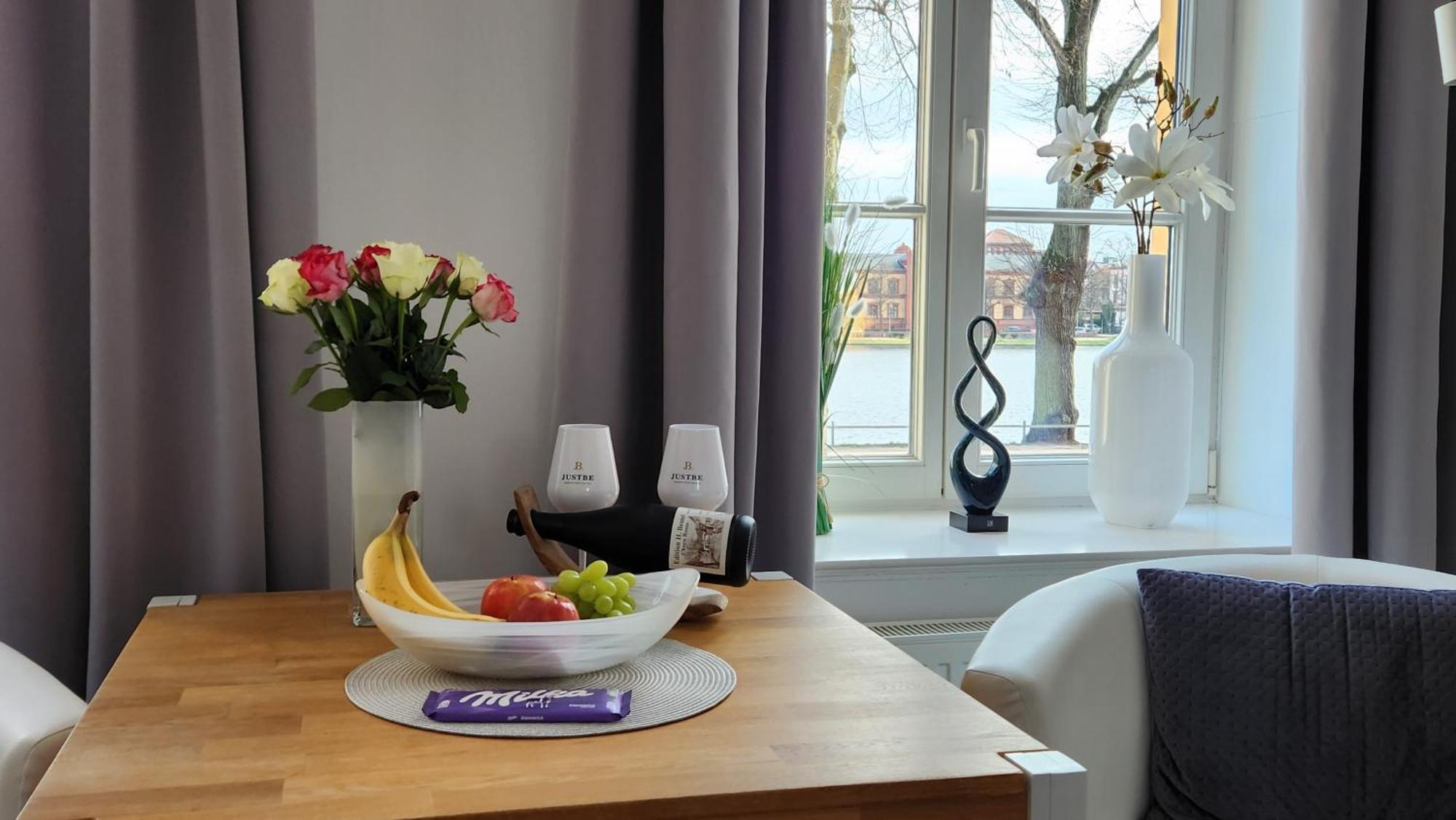 Das Ferienapartment Alexandrine Direkt Am Pfaffenteich Mit Eigenem Parkplatz Шверин Стая снимка